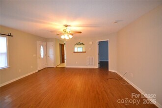 1212 Beechwood Dr in Newton, NC - Building Photo - Building Photo