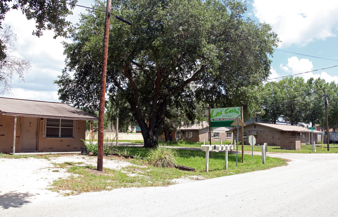 13507 Cecelia Ave in Tampa, FL - Foto de edificio