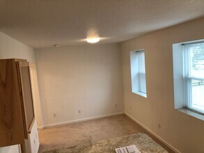 919 6th St in Nevada, IA - Building Photo - Building Photo