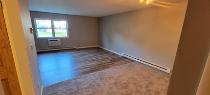 11 White Gate Dr, Unit A in Wappingers Falls, NY - Foto de edificio - Building Photo