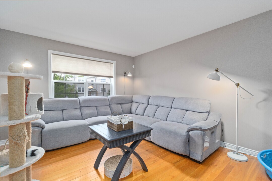 33 Feruz Cres in Halifax, NS - Building Photo