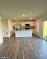 219 Centergate Dr in Charles Town, WV - Building Photo