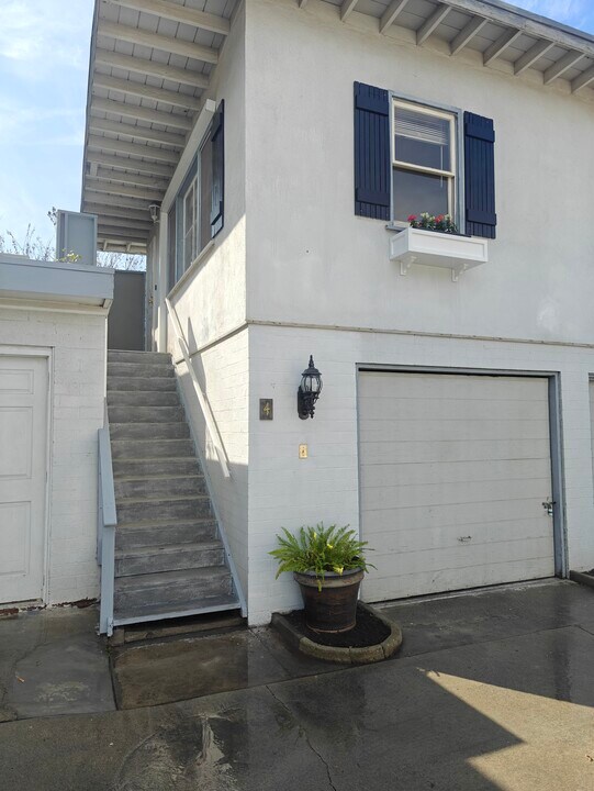 3235 Mulberry St, Unit 4 in Riverside, CA - Building Photo