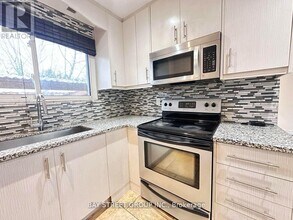 427 Crosby Ave in Richmond Hill, ON - Building Photo - Building Photo