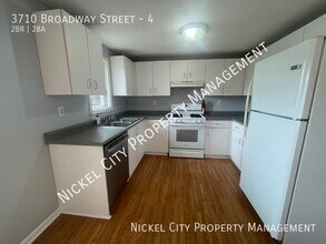3710 Broadway in Buffalo, NY - Foto de edificio - Building Photo