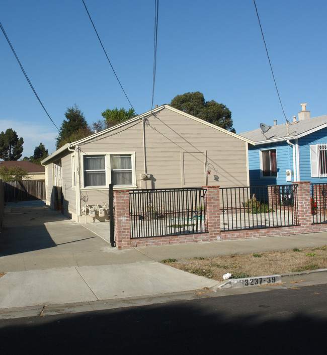 3237 Tulare Ave in Richmond, CA - Building Photo - Building Photo