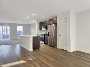 324 Basin Ct in St. Charles, IL - Building Photo - Building Photo