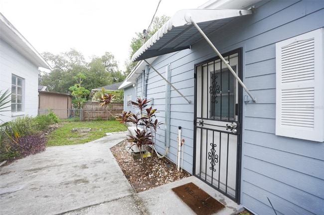 814 E 126th Ave-Unit -B in Tampa, FL - Building Photo - Building Photo