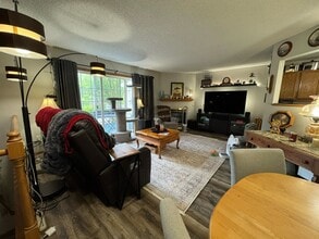 7711 Nicholas Way in Chanhassen, MN - Building Photo - Building Photo
