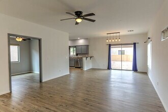 63 E Calle Puente Azul in Sahuarita, AZ - Building Photo - Building Photo