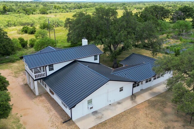 6552 CR 403 in Valley Spring, TX - Building Photo - Building Photo
