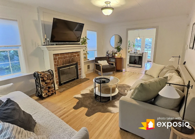 property at 403 S Idaho St