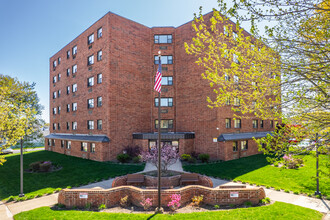 Midtowne Apartments in Wyoming, PA - Foto de edificio - Building Photo