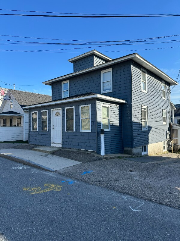 9 M St in Hampton, NH - Building Photo - Building Photo