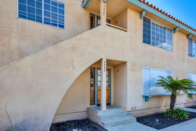 2423 Federal Ave, Unit 2419 in Los Angeles, CA - Foto de edificio - Building Photo