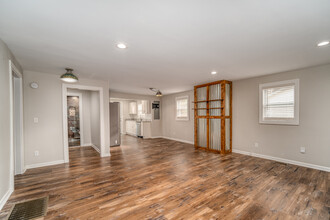 930 Maple St in Hendersonville, NC - Building Photo - Building Photo