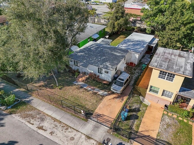941 NW 99th St in Miami, FL - Building Photo - Building Photo