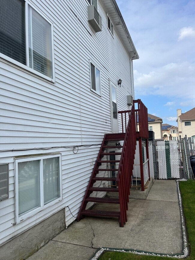 50 Lewiston St in Staten Island, NY - Foto de edificio - Building Photo