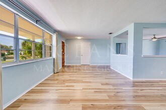 313 Plaza Blvd in Daytona Beach, FL - Building Photo - Building Photo