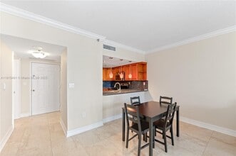 540 Brickell Key Dr, Unit 600 in Miami, FL - Building Photo - Building Photo