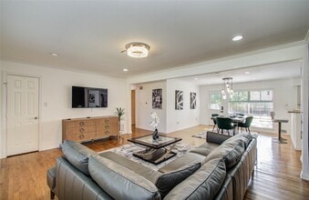 5329 Pagewood Ln in Houston, TX - Building Photo - Building Photo