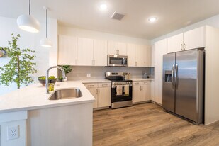 CO/OP Bluffview in Dallas, TX - Building Photo