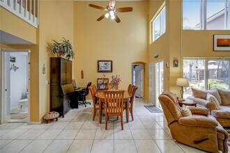 1046 Satinleaf St in Hollywood, FL - Building Photo - Building Photo