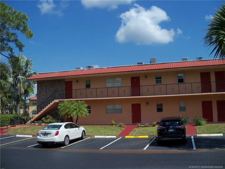 1963 SW Palm City Rd in Stuart, FL - Foto de edificio