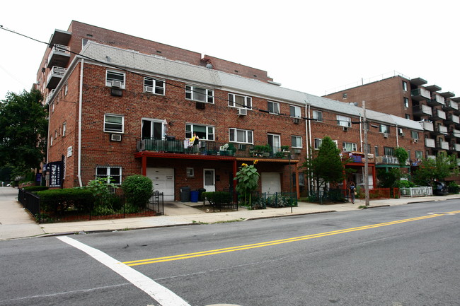 3402 Parsons Blvd in Flushing, NY - Building Photo - Building Photo