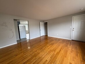 880 First Ave, Unit 1 in West Haven, CT - Foto de edificio - Building Photo