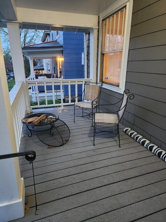 220 E Oakland Ave, Unit B in Columbus, OH - Building Photo
