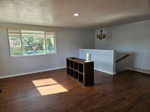 860 Maplewood Cir in Layton, UT - Building Photo - Building Photo