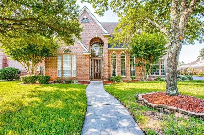 property at 7411 Pl Vendome