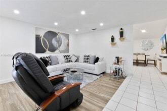 11145 NW 27th St in Sunrise, FL - Building Photo - Building Photo