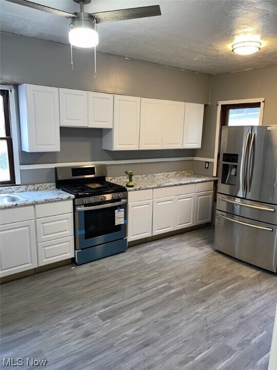 821 E 156th St in Cleveland, OH - Building Photo