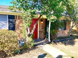 1112 Northwood Dr in Marble Falls, TX - Building Photo