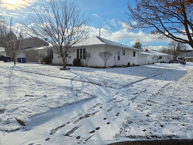 2709 Hillwood Ct in Appleton, WI - Building Photo - Building Photo