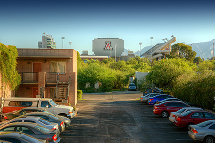 University Arms Apartments in Tucson, AZ - Foto de edificio - Building Photo