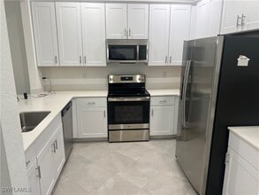 2827 Blossom Wy in Naples, FL - Building Photo - Building Photo