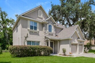 958 Belle Oak Dr in Leesburg, FL - Foto de edificio - Building Photo