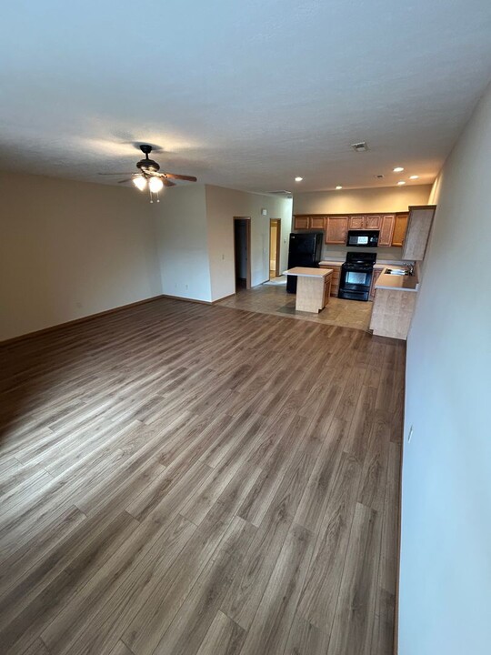 1011 Laurel Tree Ct in Troy, OH - Building Photo