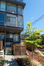 2408 13th Ave S in Seattle, WA - Building Photo - Building Photo