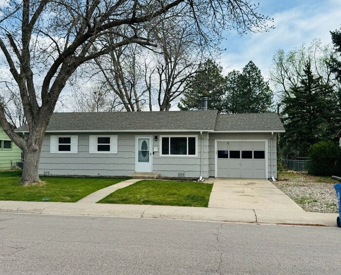 1702 S Douglas Ave in Loveland, CO - Building Photo