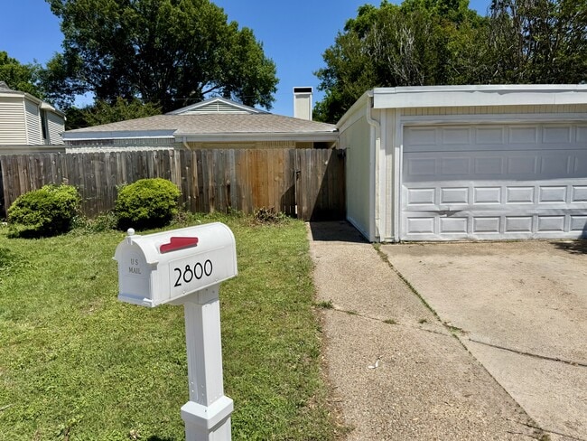property at 2800 Springleaf Ct