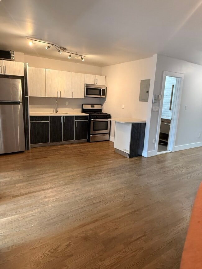 821 Madison St, Unit 3 in Brooklyn, NY - Building Photo - Building Photo