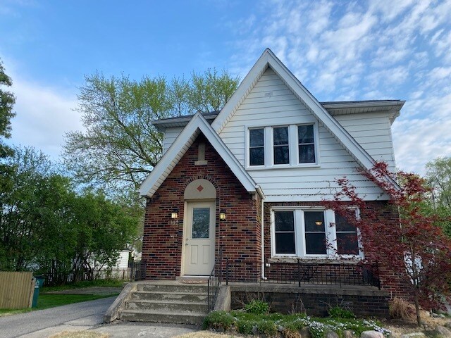 1997 Harvard Rd, Unit Upper in Berkley, MI - Building Photo