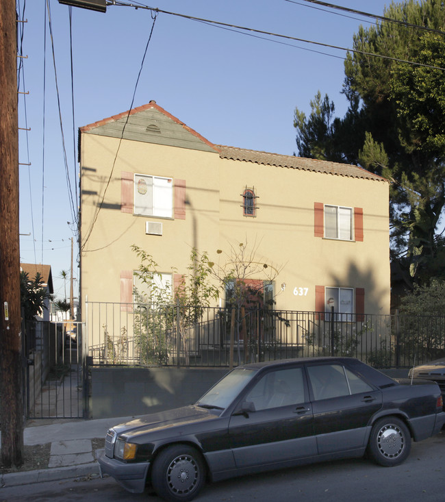 637 Imogen Ave in Los Angeles, CA - Building Photo - Building Photo