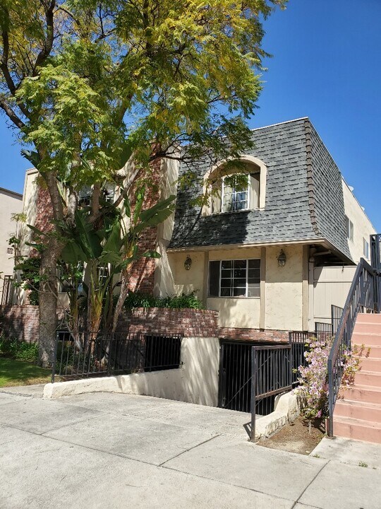 409 W Dryden St in Glendale, CA - Building Photo