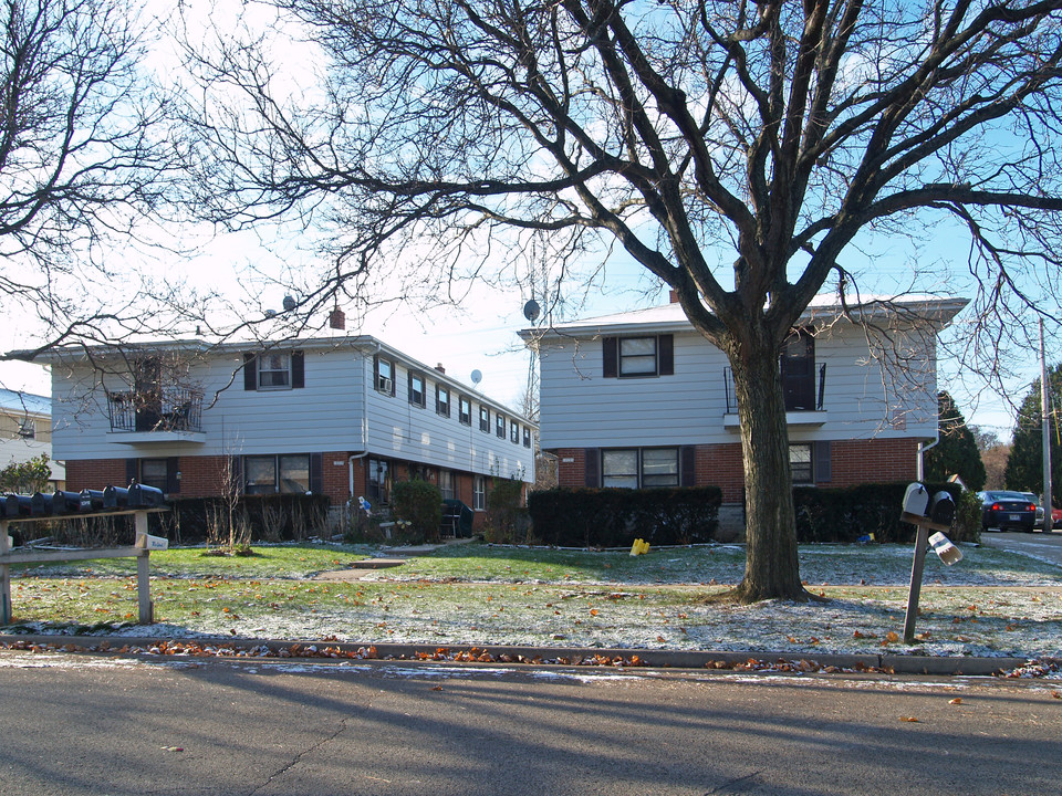 12215 Dearbourn Ave in Wauwatosa, WI - Foto de edificio