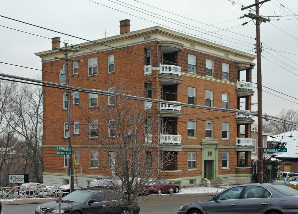 33 E McMillan St in Cincinnati, OH - Foto de edificio